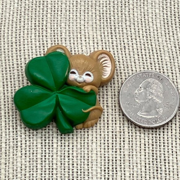 Hallmark 1983 St Patricks Day Irish Pin Brooch 1.5 In Green Shamrock Mouse - Picture 1 of 7